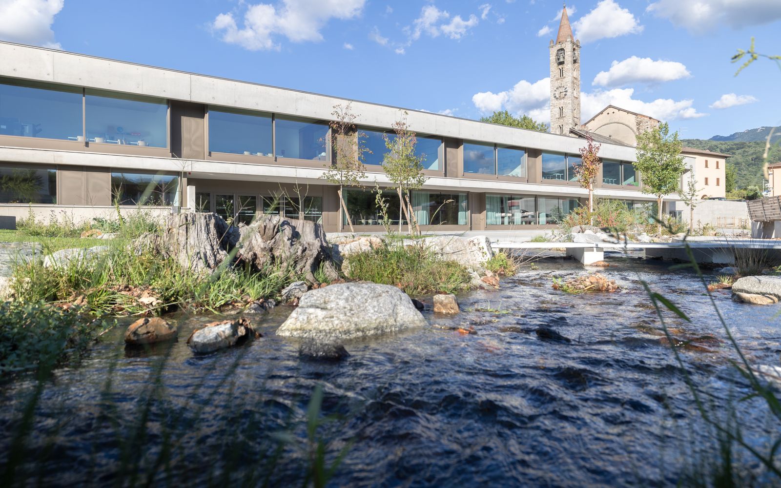 Scuola elementare e parco pubblico a Tesserete